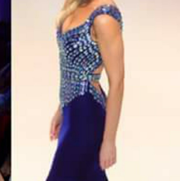 !SOLD! Velvet prom or pageant gown - Picture 4 of 8